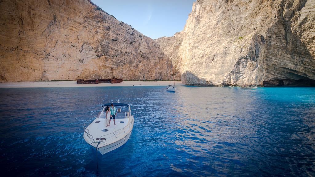 Pineapple Seaside Suite مدينة زاكينثوس المظهر الخارجي الصورة